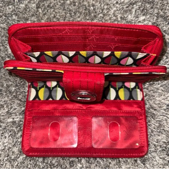 VERA BRADLEY RFID Turnlock Zip Around Quilted Wallet Red - Picture 4 of 4